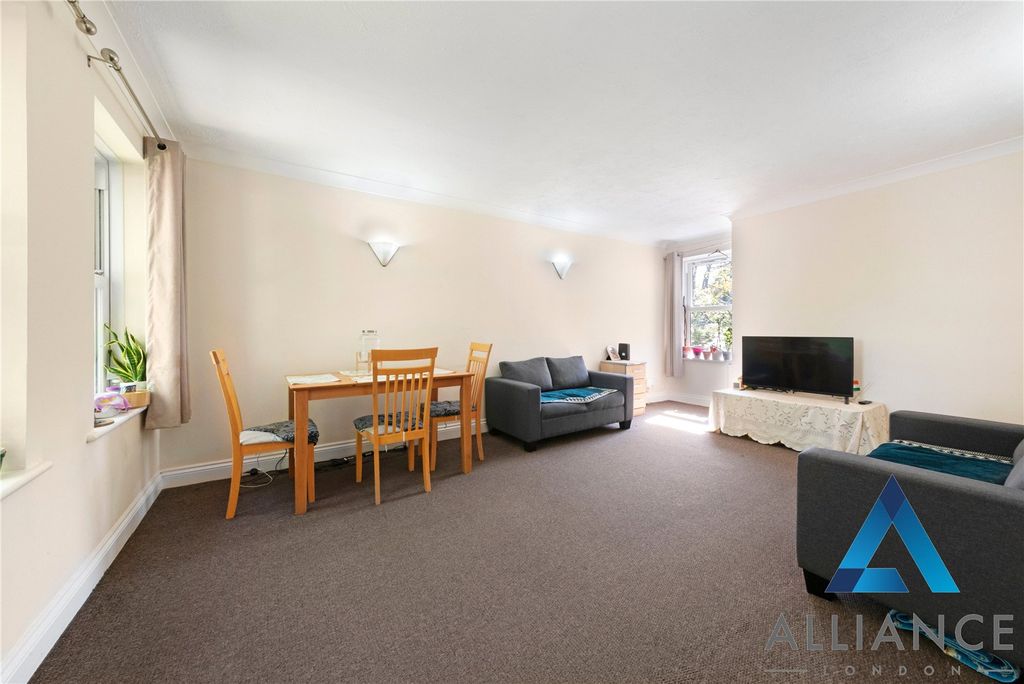 Property photo 2 of 14 Picture No. 12