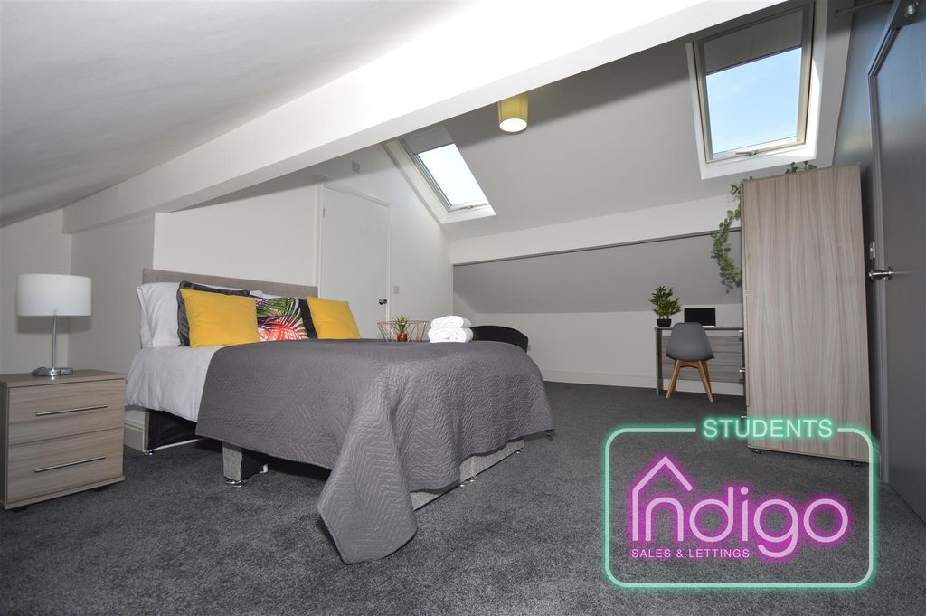 Property photo 2 of 9 Hassell_St_(64).Jpg