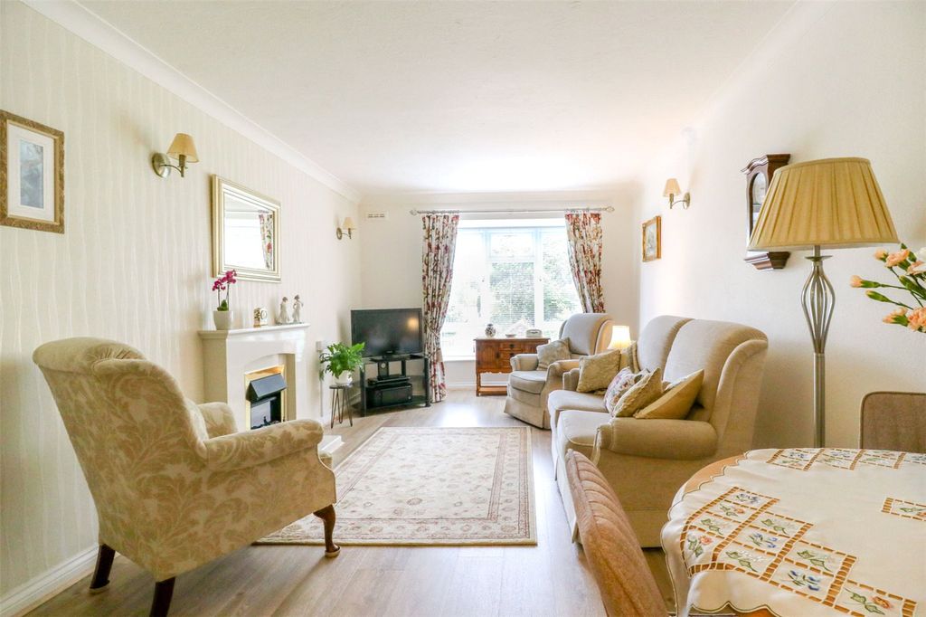 Property photo 2 of 9 Picture No. 13