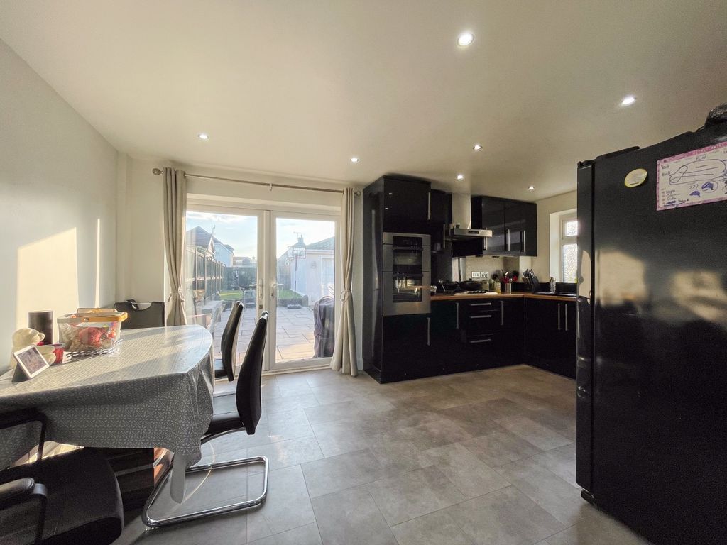 Property photo 3 of 16 4533424