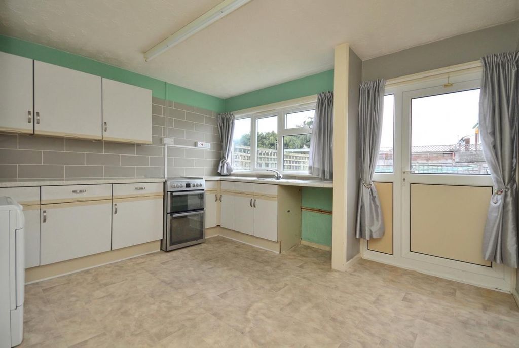 Property photo 3 of 10 Kitchen / Diner