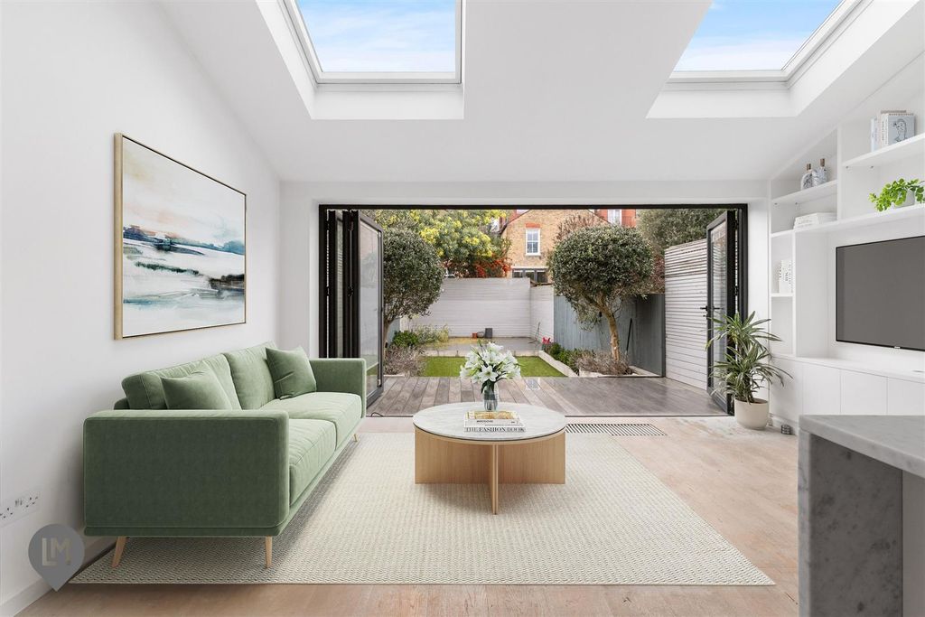 Property photo 2 of 10 Kitchen/Dining/Living Room