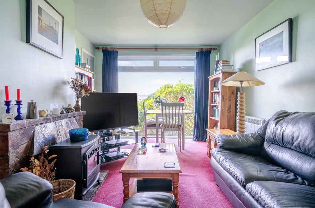 Property photo 3 of 19 3 - 1429007-4-69Bc4d1...