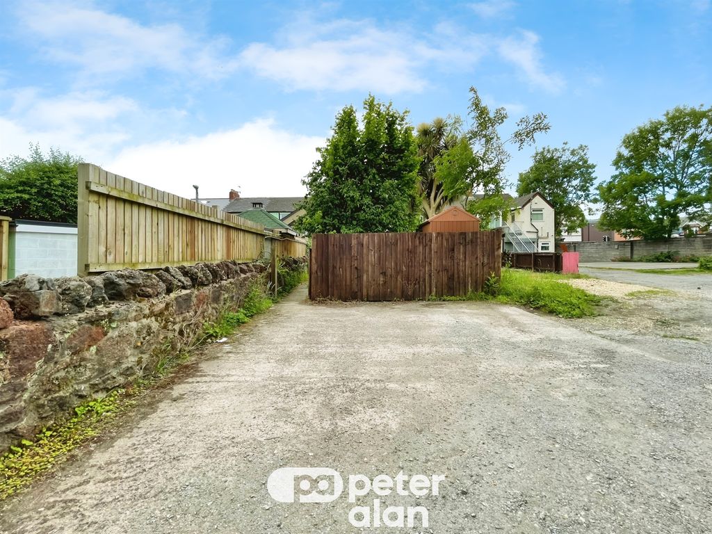 Property photo 2 of 22