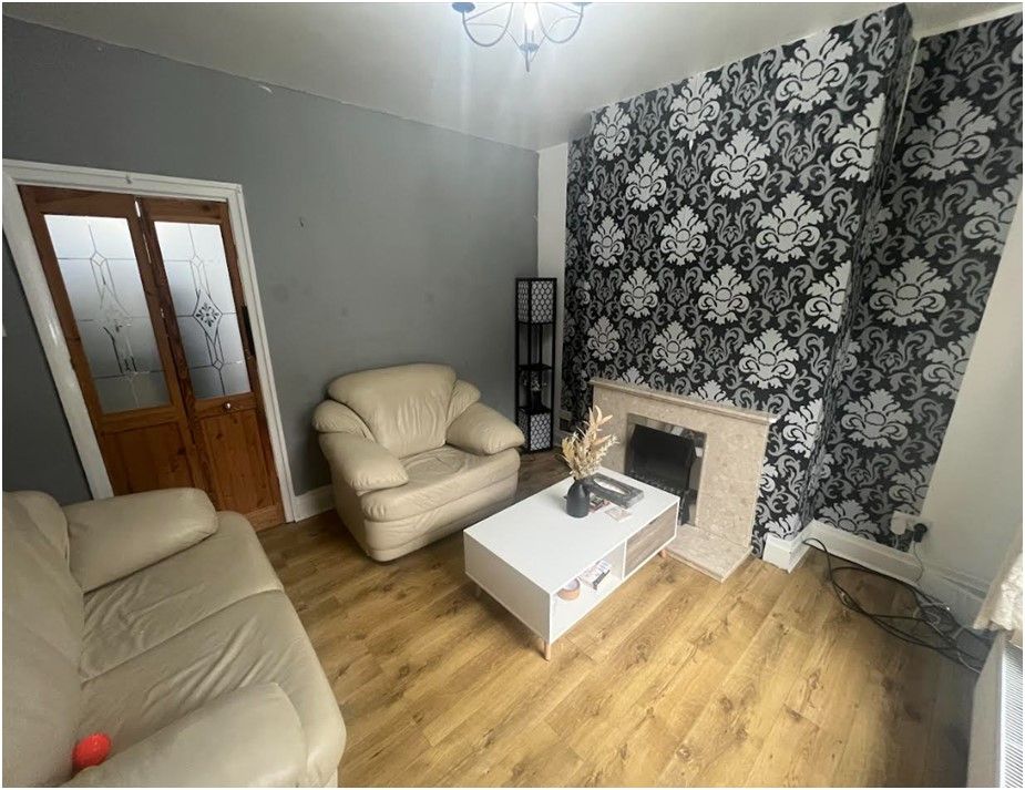 Property photo 2 of 10 Living Room