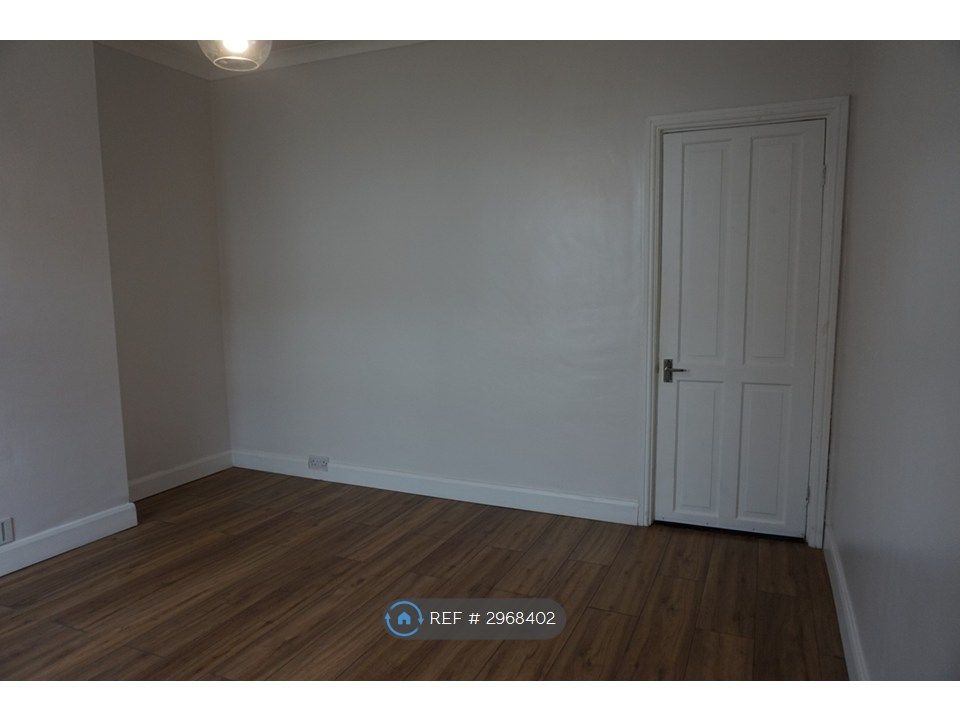 Property photo 3 of 17 Living Room