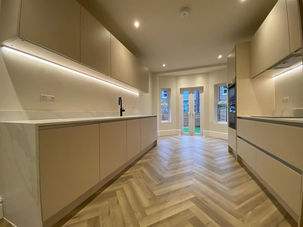 Property photo 2 of 33