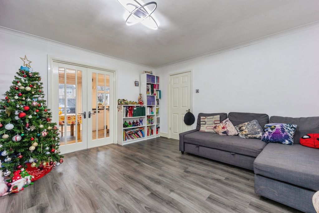 Property photo 3 of 21 Pbox-Img.Jpg