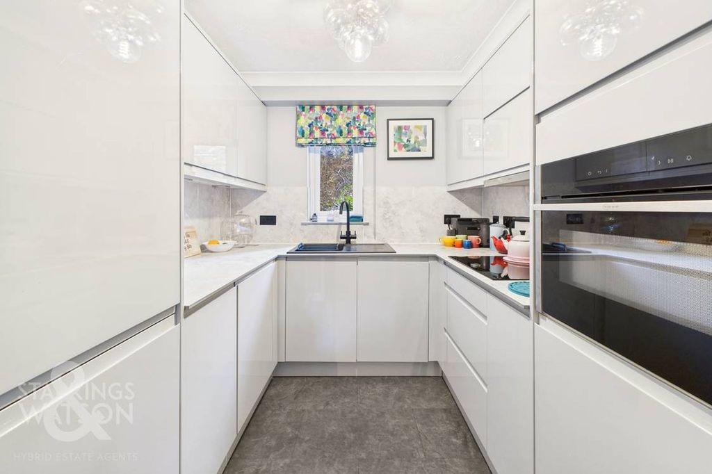 Property photo 3 of 23