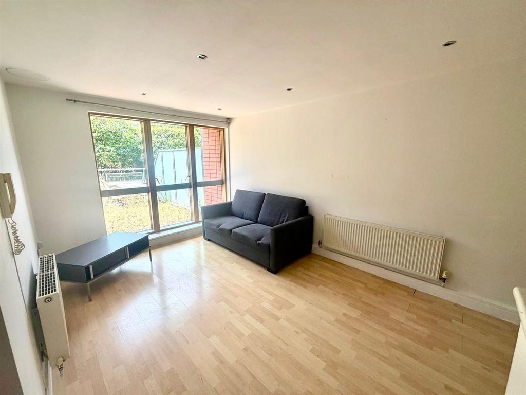 Property photo 2 of 19 Living Room / Dining Area:
