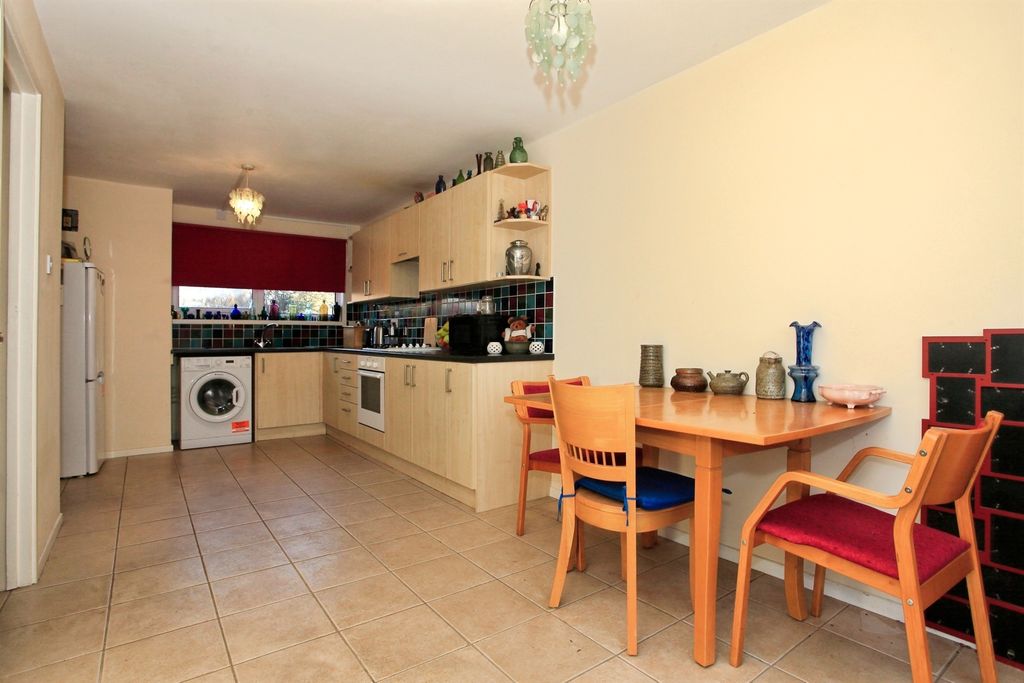 Property photo 2 of 17 Kitchen / Diner