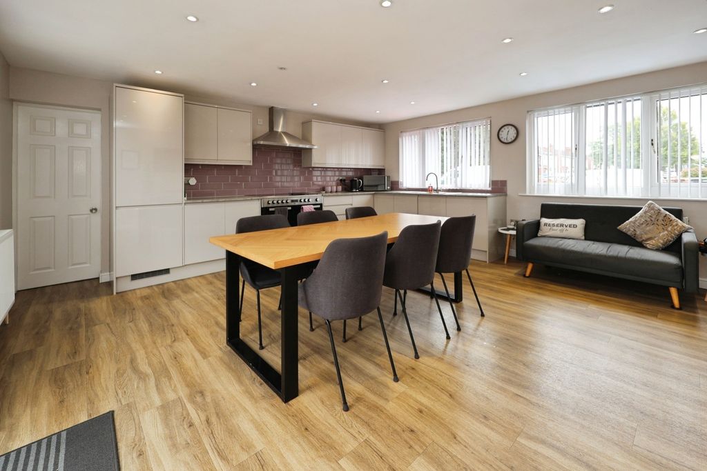 Property photo 2 of 30 4810152