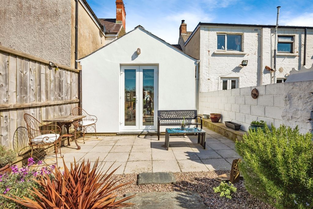 Property photo 3 of 17 Photo