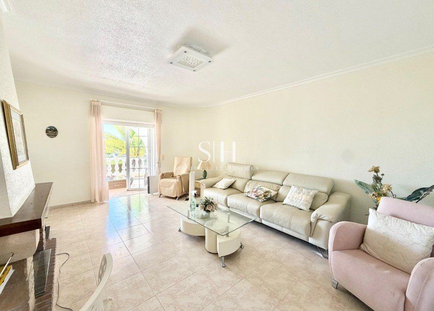 Property photo 3 of 45