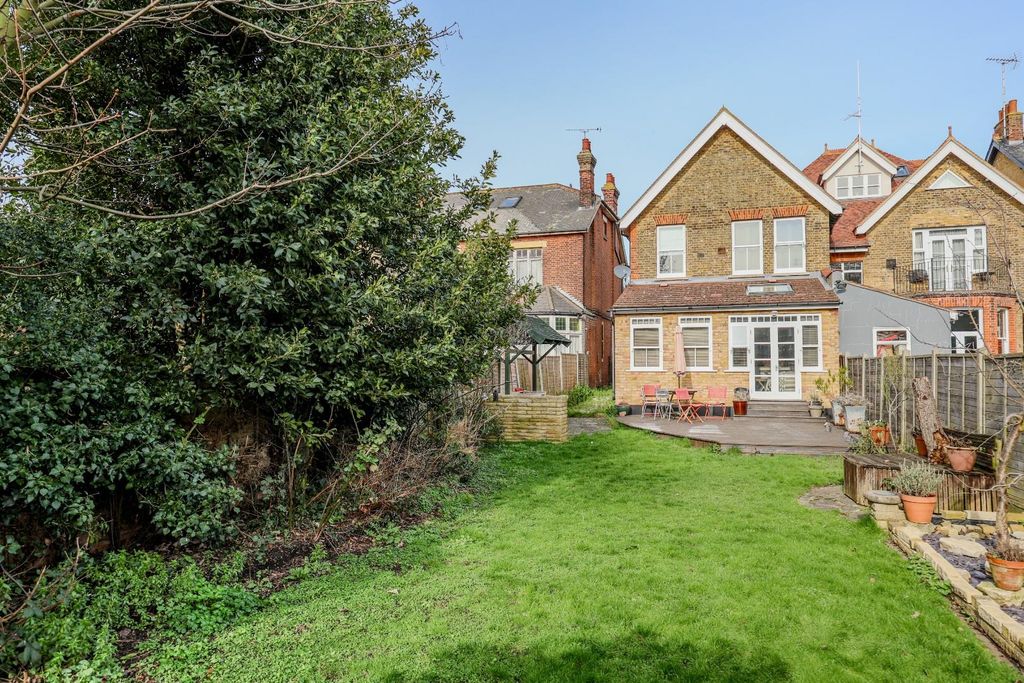 Property photo 3 of 23