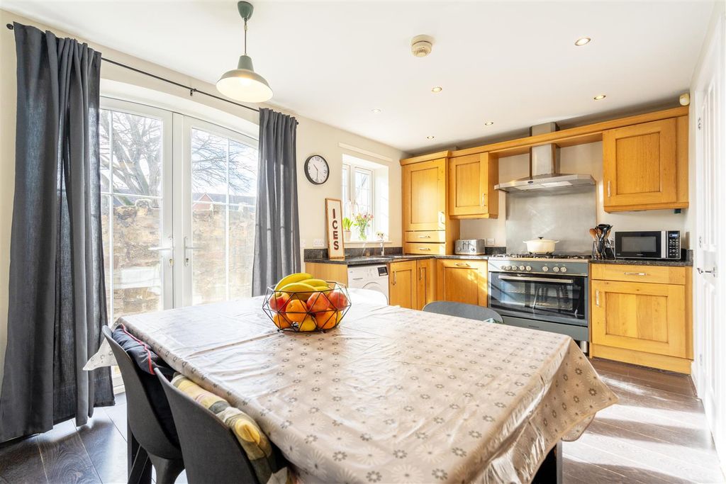 Property photo 3 of 11 Kitchen / Diner