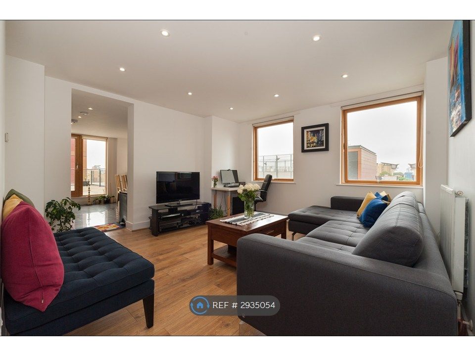 Property photo 1 of 13 Living Room