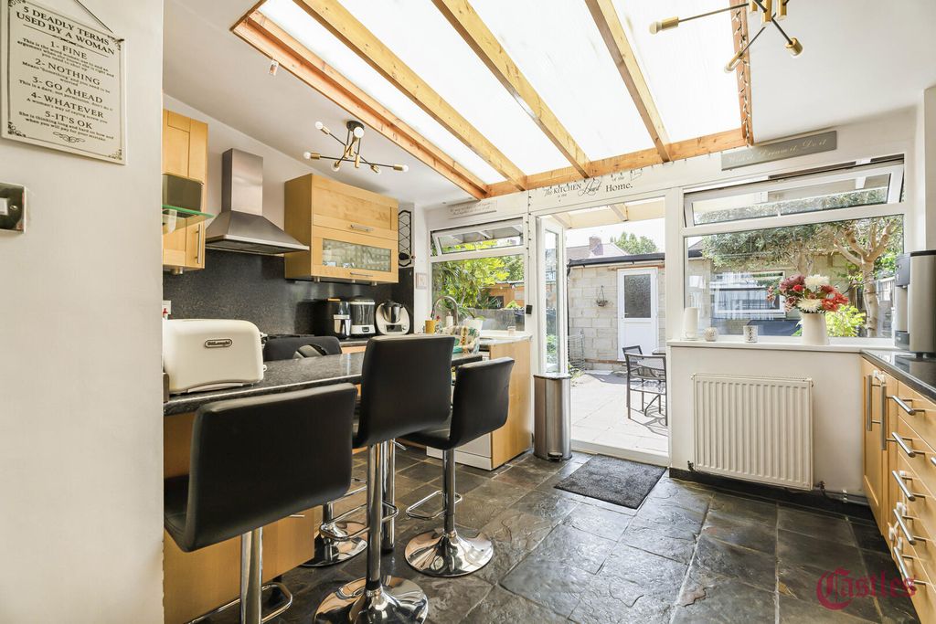Property photo 3 of 23 Kitchen