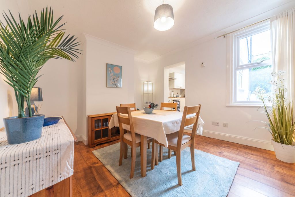 Property photo 3 of 25