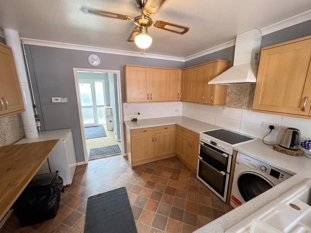 Property photo 3 of 11 Kitchen 1.Png