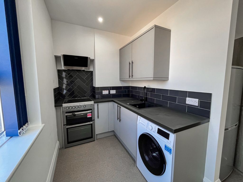 Property photo 3 of 6 Kitchen