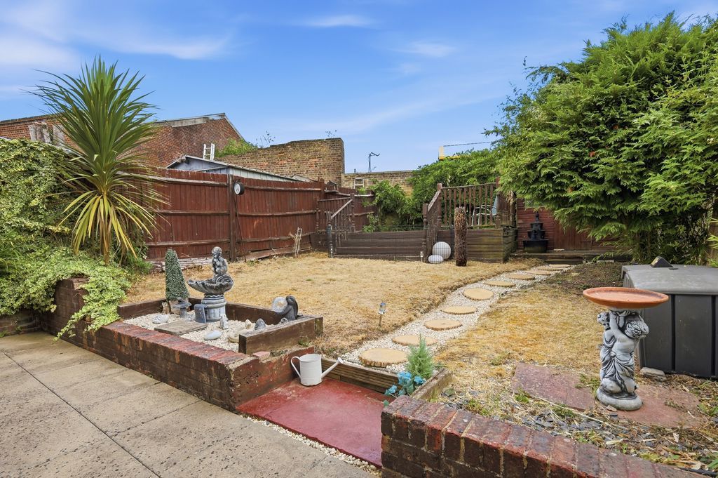 Property photo 3 of 16 Garden