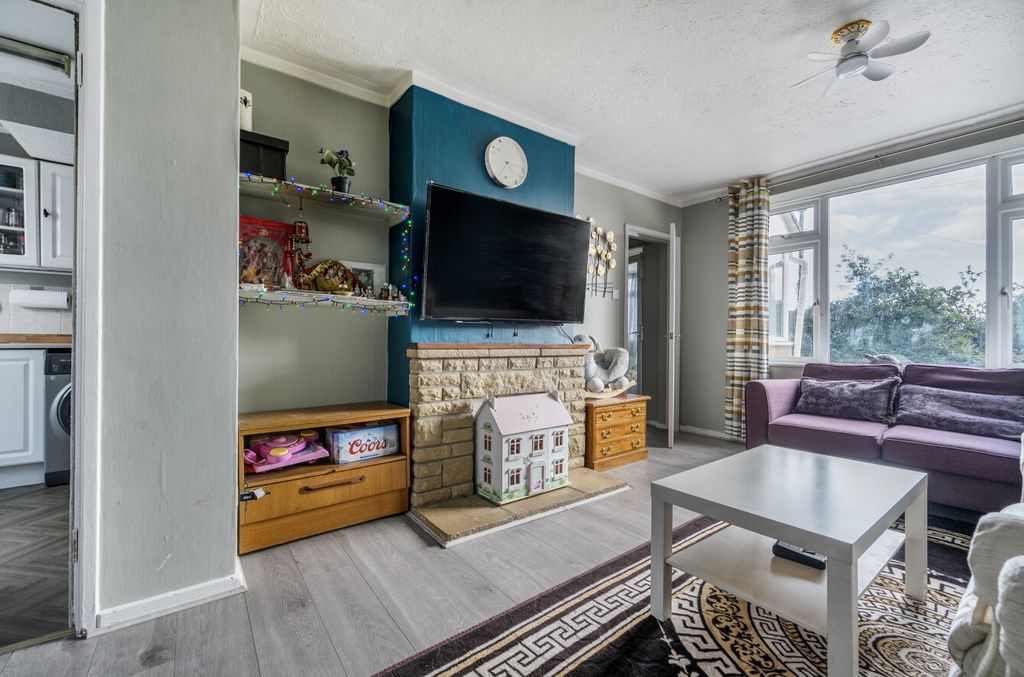 Property photo 2 of 20 1314918-6-6890Dfb...