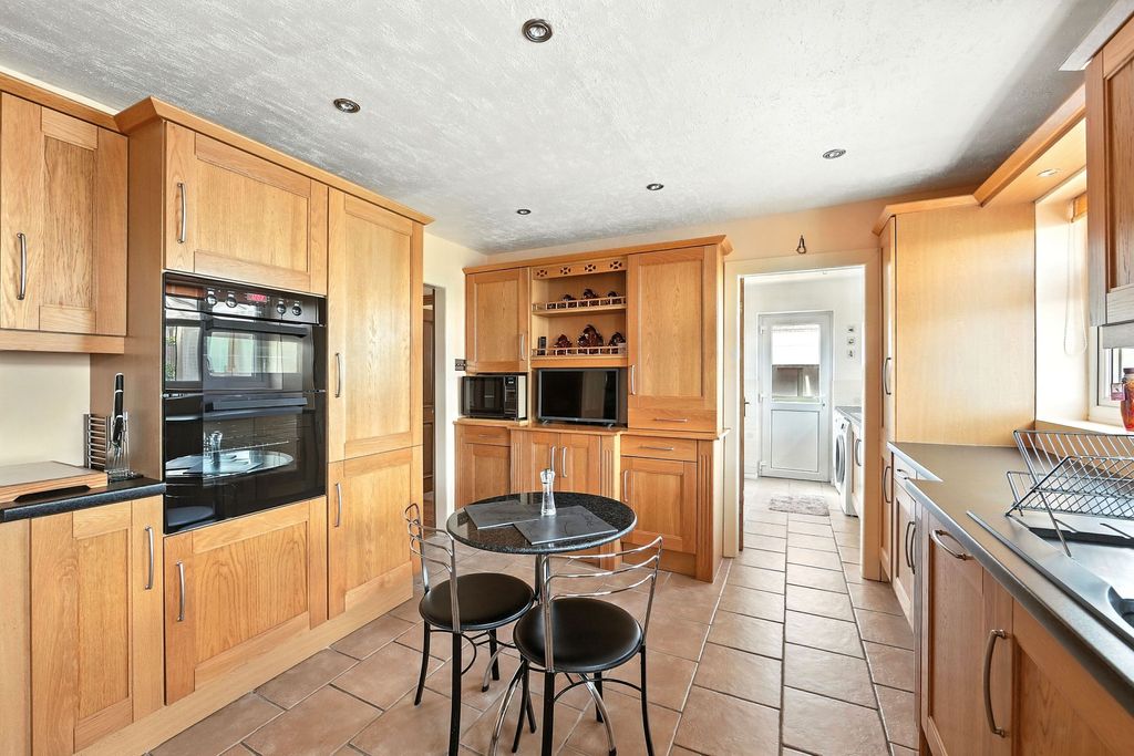 Property photo 3 of 25