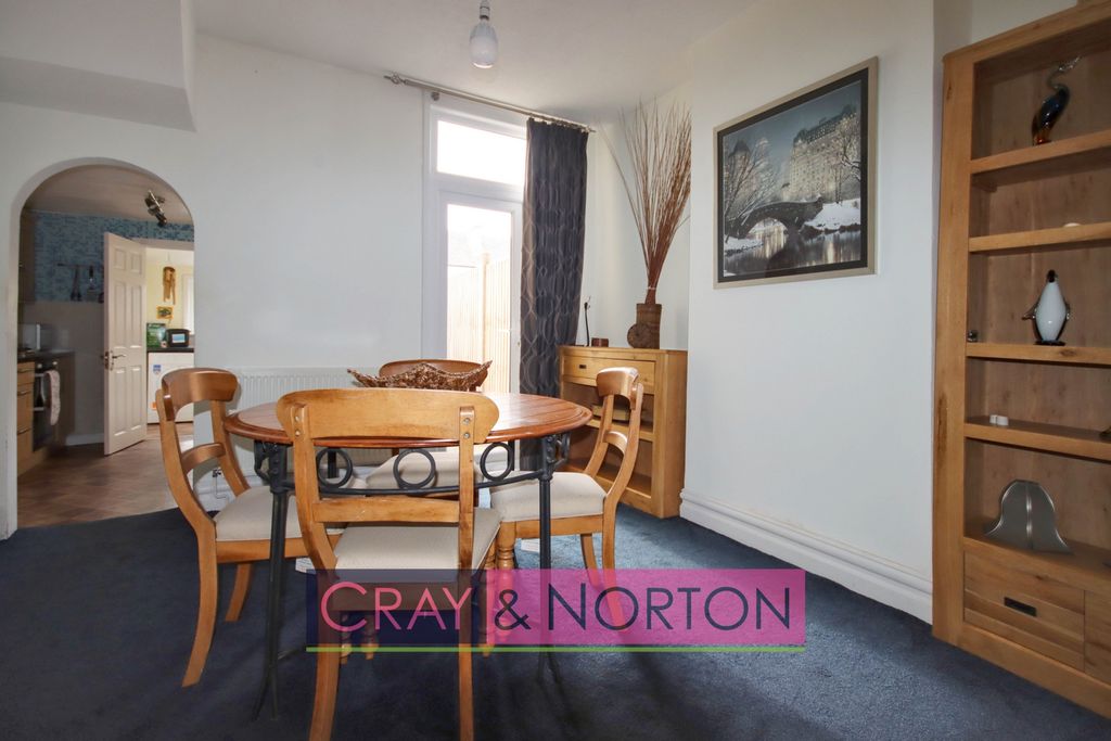 Property photo 2 of 11 Photo 4