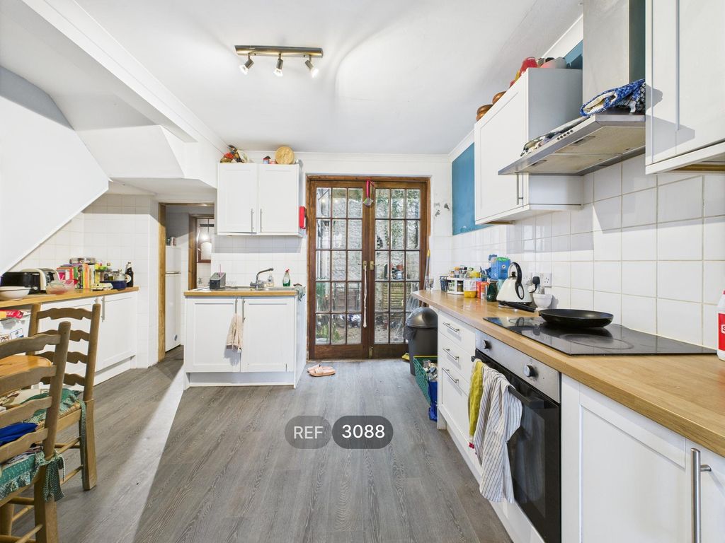 Property photo 3 of 13 Kitchen