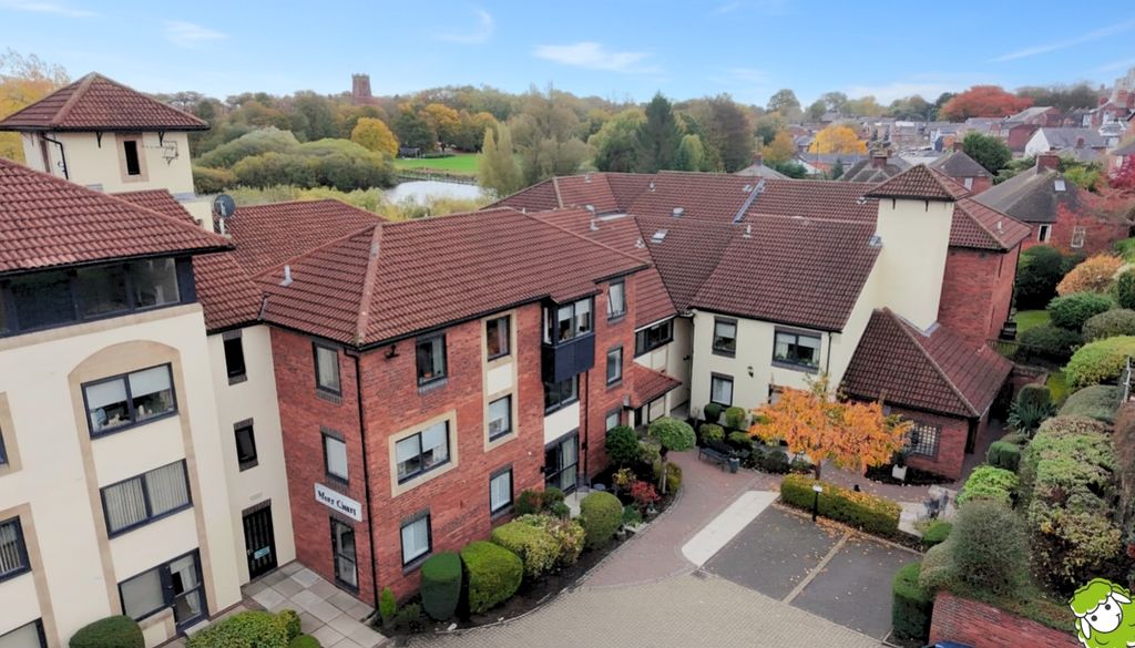 Property photo 1 of 12 External Elevated Photo Of Mere Court - Ewemove Es