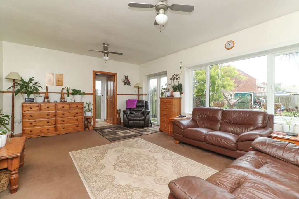 Property photo 3 of 16 Picture 3