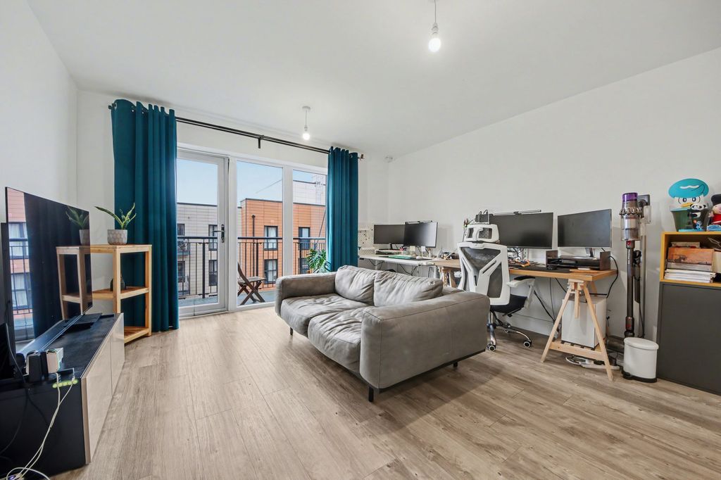 Property photo 2 of 12