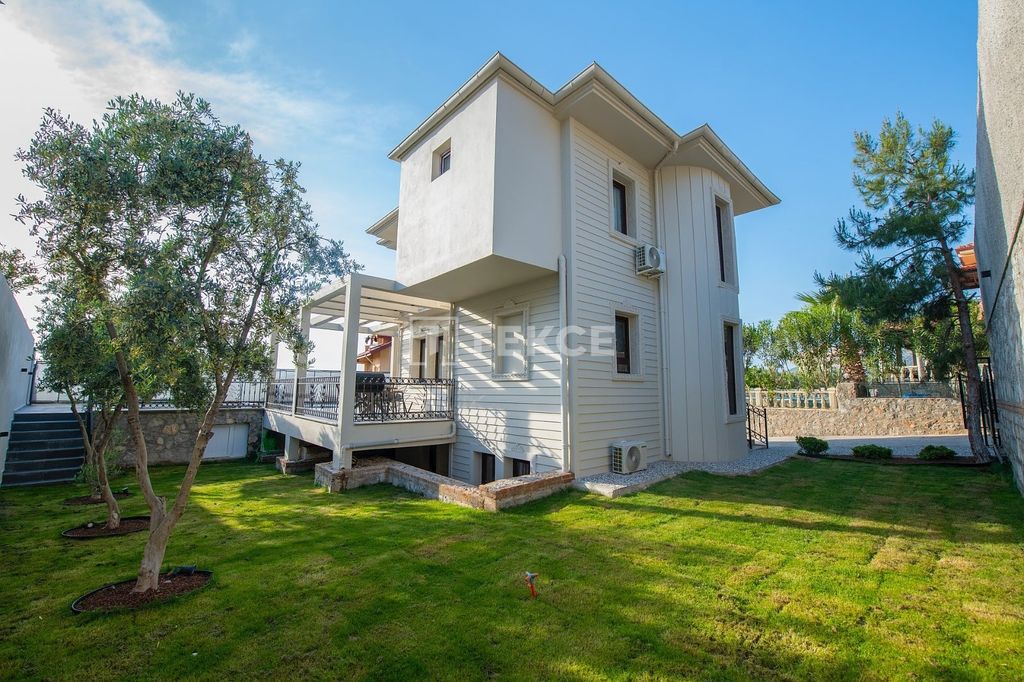 Property photo 3 of 42