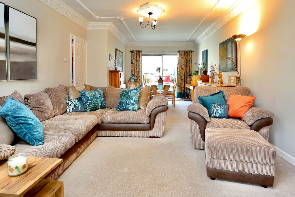 Property photo 2 of 33