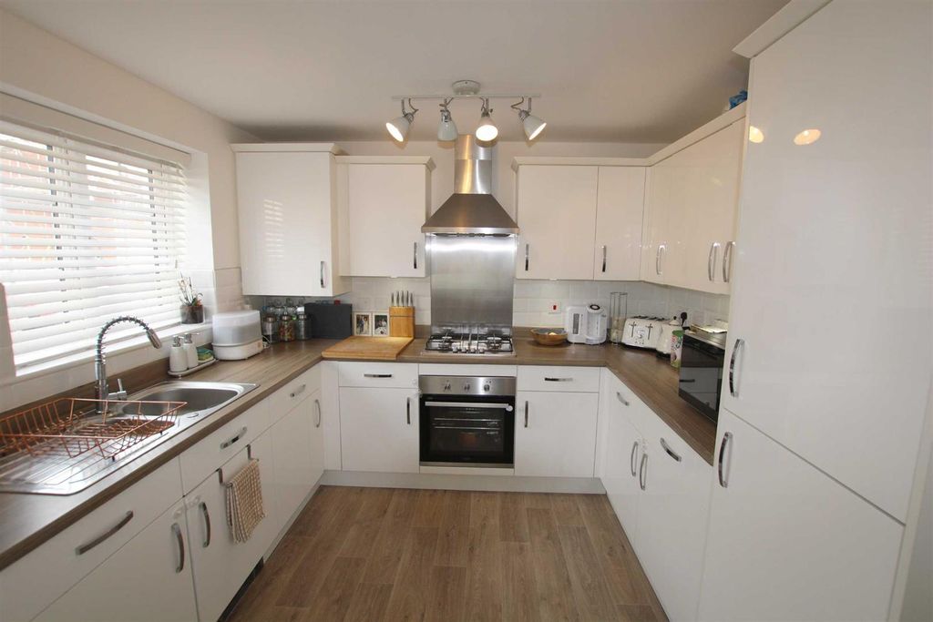 Property photo 3 of 18 Fitted Dining Kitchen: