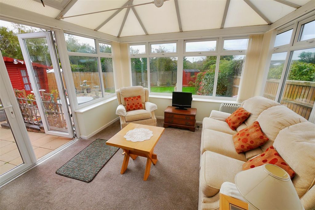 Property photo 3 of 12 Conservatory