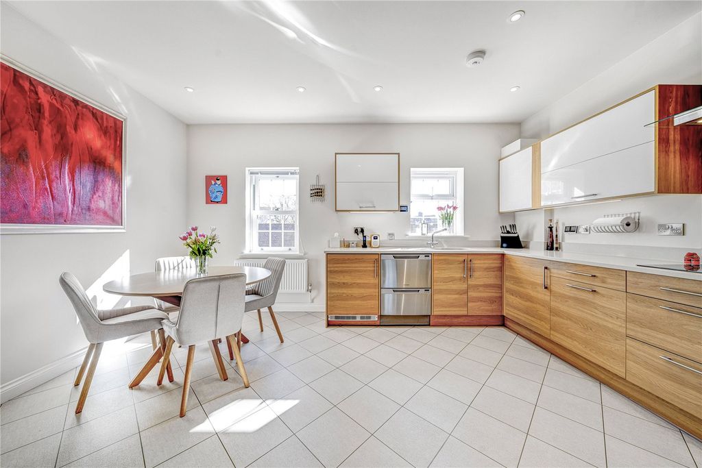 Property photo 2 of 34 Contemporary Kitchen