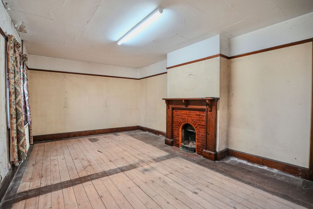 Property photo 3 of 21