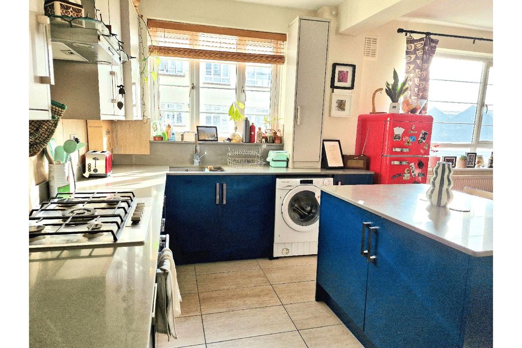 Property photo 1 of 7 Kitchen