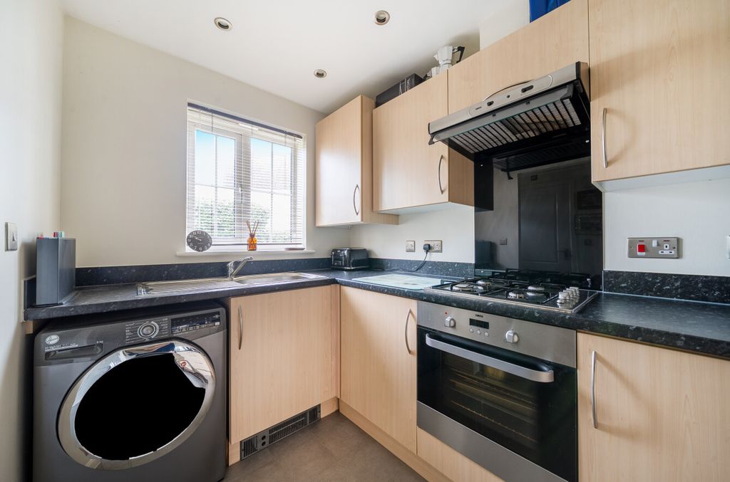 Property photo 2 of 12 Kitchen