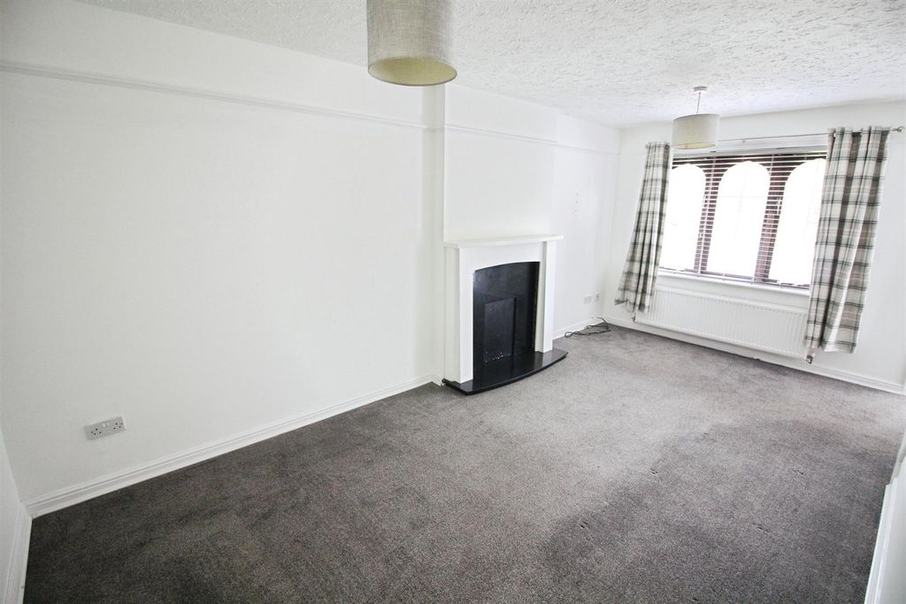 Property photo 2 of 10 Lounge