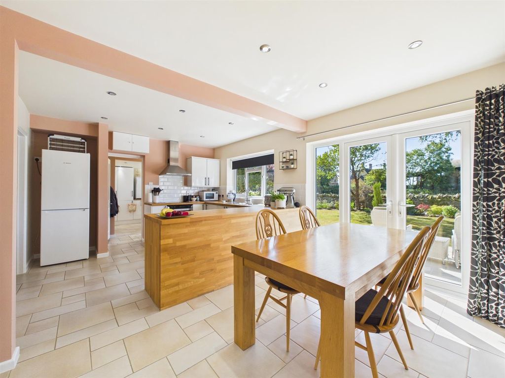 Property photo 3 of 19 Kitchen/Dining Room
