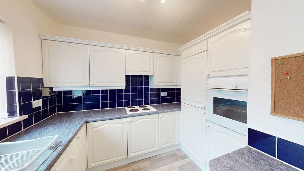 Property photo 2 of 7 Kitchen