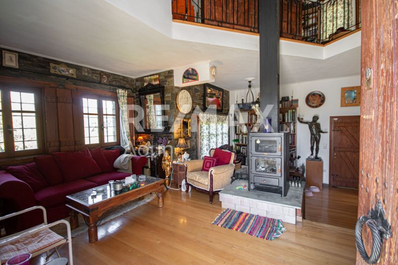 Property photo 2 of 31