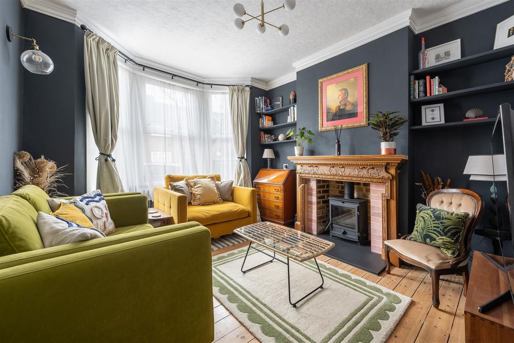 Property photo 2 of 43 Tyndall Road, E10