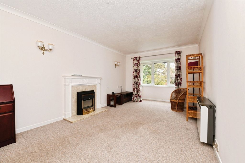 Property photo 1 of 11 Lounge