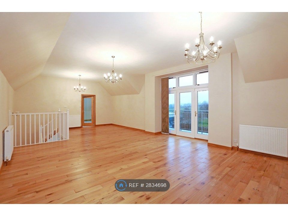 Property photo 3 of 21 Lounge