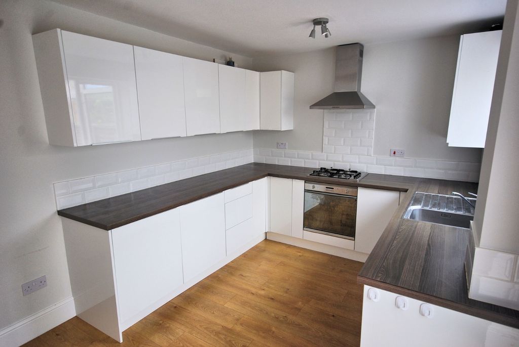 Property photo 3 of 8 4814252