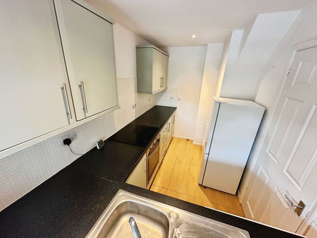 Property photo 3 of 7 Kitchen